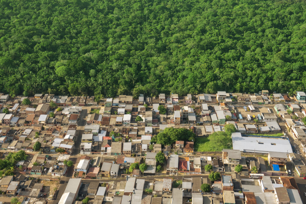 Worker neghborhood beside the Amazon forest